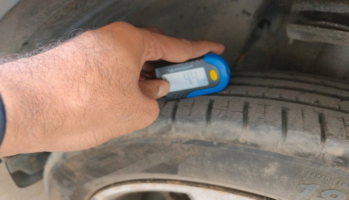 2022 Tata PUNCH CREATIVE AMT 1.2 RTN DUAL TONE, Petrol, Automatic, 42,537 km, tyre