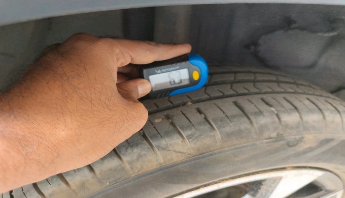 2022 Tata PUNCH CREATIVE AMT 1.2 RTN DUAL TONE, Petrol, Automatic, 42,537 km, tyre