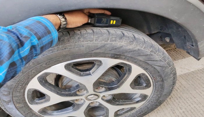 2017 Renault Captur RXT DIESEL DUAL TONE, Diesel, Manual, 1,12,077 km, tyre