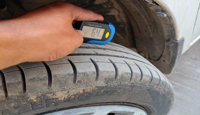 2013 Maruti Wagon R 1.0 VXI, CNG, Manual, 1,75,297 km, tyre