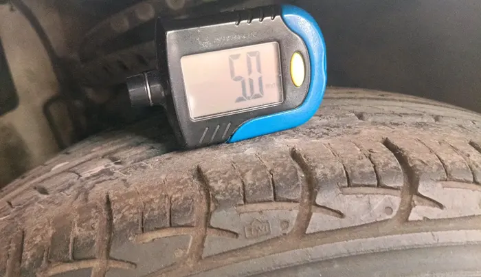 2015 Volkswagen Polo HIGHLINE1.2L, Petrol, Manual, 58,347 km, tyre