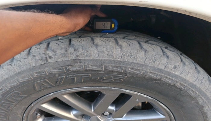 2013 Toyota Fortuner 3.0 4X4 MT, Diesel, Manual, 87,678 km, tyre