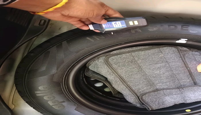 2019 Hyundai VENUE SX 1.0 TURBO, Petrol, Manual, 34,704 km, tyre