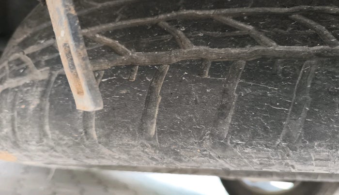 2013 Mahindra XUV500 W8, Diesel, Manual, 1,02,191 km, tyre