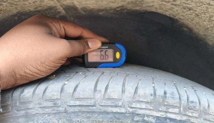 2013 Mahindra XUV500 W8, Diesel, Manual, 1,02,191 km, tyre