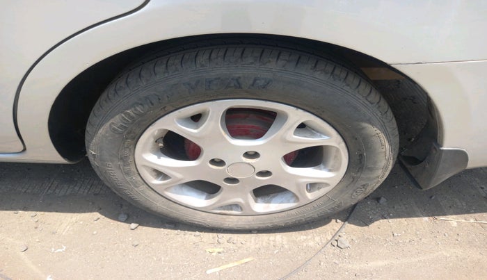 2014 Renault Scala RXL DIESEL, Diesel, Manual, 1,50,000 km, tyre