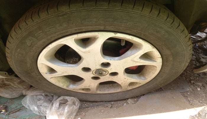 2014 Renault Scala RXL DIESEL, Diesel, Manual, 1,50,000 km, tyre