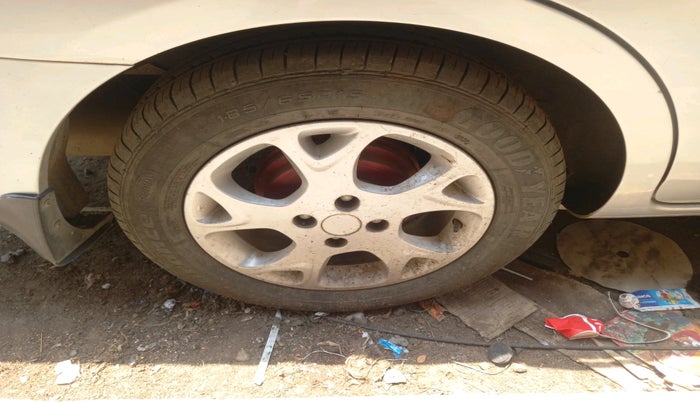 2014 Renault Scala RXL DIESEL, Diesel, Manual, 1,50,000 km, tyre