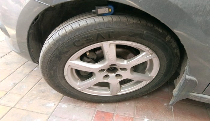 2013 Volkswagen Vento HIGHLINE DIESEL 1.6, Diesel, Manual, 1,94,317 km, tyre