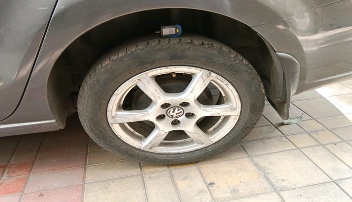 2013 Volkswagen Vento HIGHLINE DIESEL 1.6, Diesel, Manual, 1,94,317 km, tyre