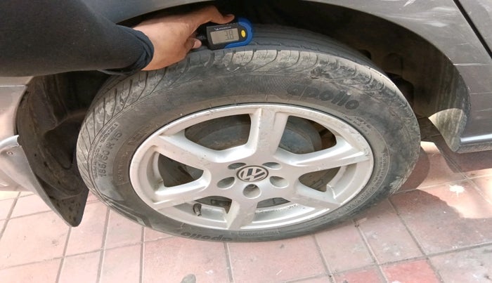 2013 Volkswagen Vento HIGHLINE DIESEL 1.6, Diesel, Manual, 1,94,317 km, tyre