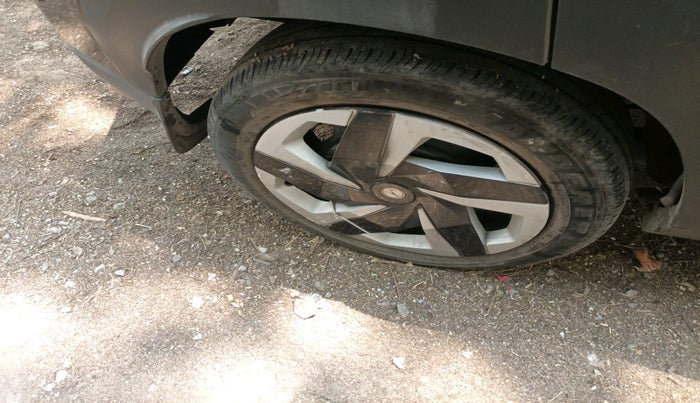 2021 Nissan MAGNITE XL TURBO CVT, Petrol, Automatic, 41,928 km, tyre