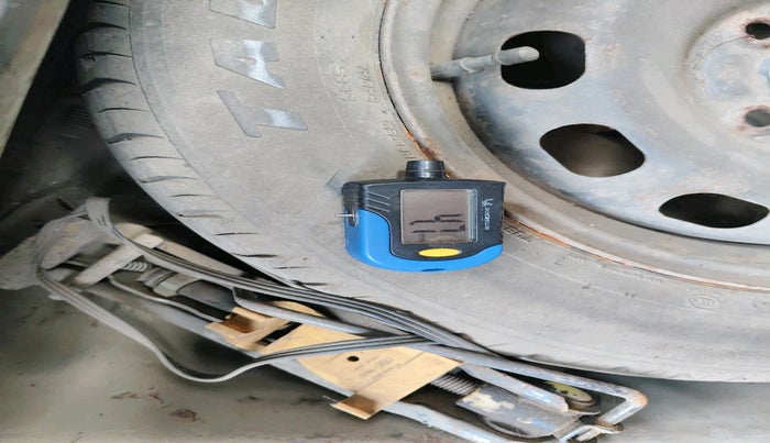 2011 Ford Figo EXI 1.4 DIESEL, Diesel, Manual, 1,76,710 km, tyre