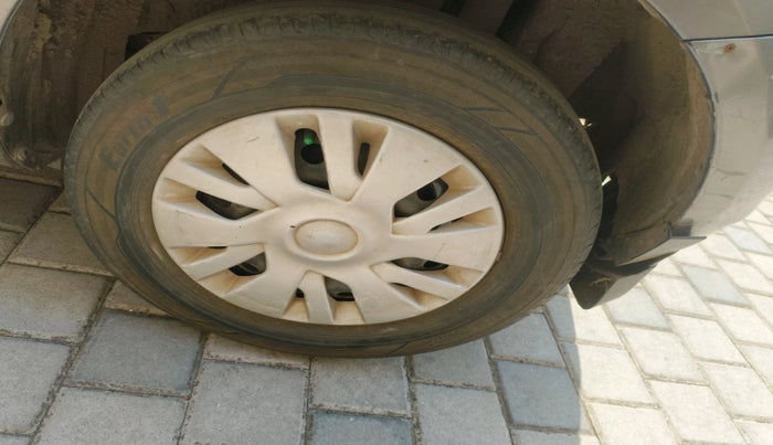 2013 Maruti Swift VDI, Diesel, Manual, 1,01,014 km, tyre