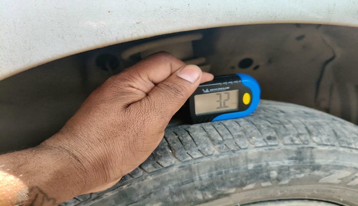 2013 Maruti Wagon R 1.0 LXI CNG, CNG, Manual, 83,412 km, tyre