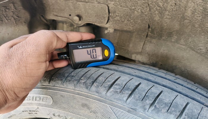 2013 Maruti Wagon R 1.0 LXI CNG, CNG, Manual, 83,412 km, tyre