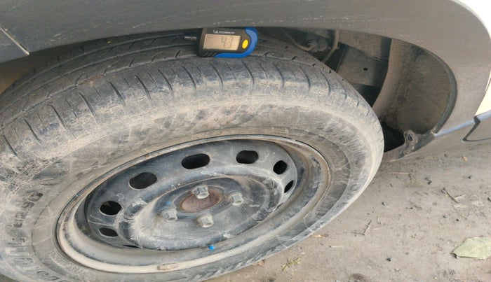 2016 Mahindra Kuv100 K6 6 STR, Petrol, Manual, 25,698 km, tyre