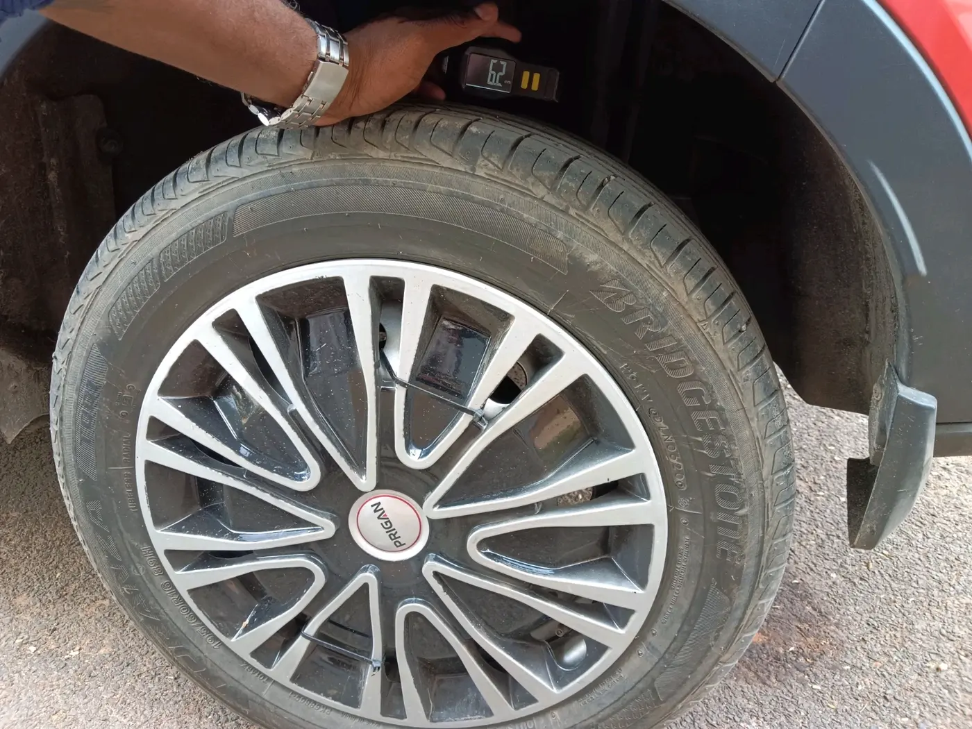 2020 Tata NEXON XE PETROL, Petrol, Manual, 54,973 km, tyre