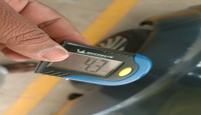 2012 Ford Figo ZXI 1.2 PETROL, Petrol, Manual, 62,913 km, tyre