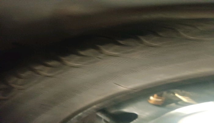 2012 Ford Figo ZXI 1.2 PETROL, Petrol, Manual, 62,913 km, tyre