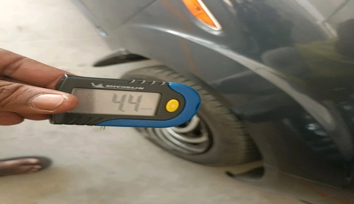 2012 Ford Figo ZXI 1.2 PETROL, Petrol, Manual, 62,913 km, tyre