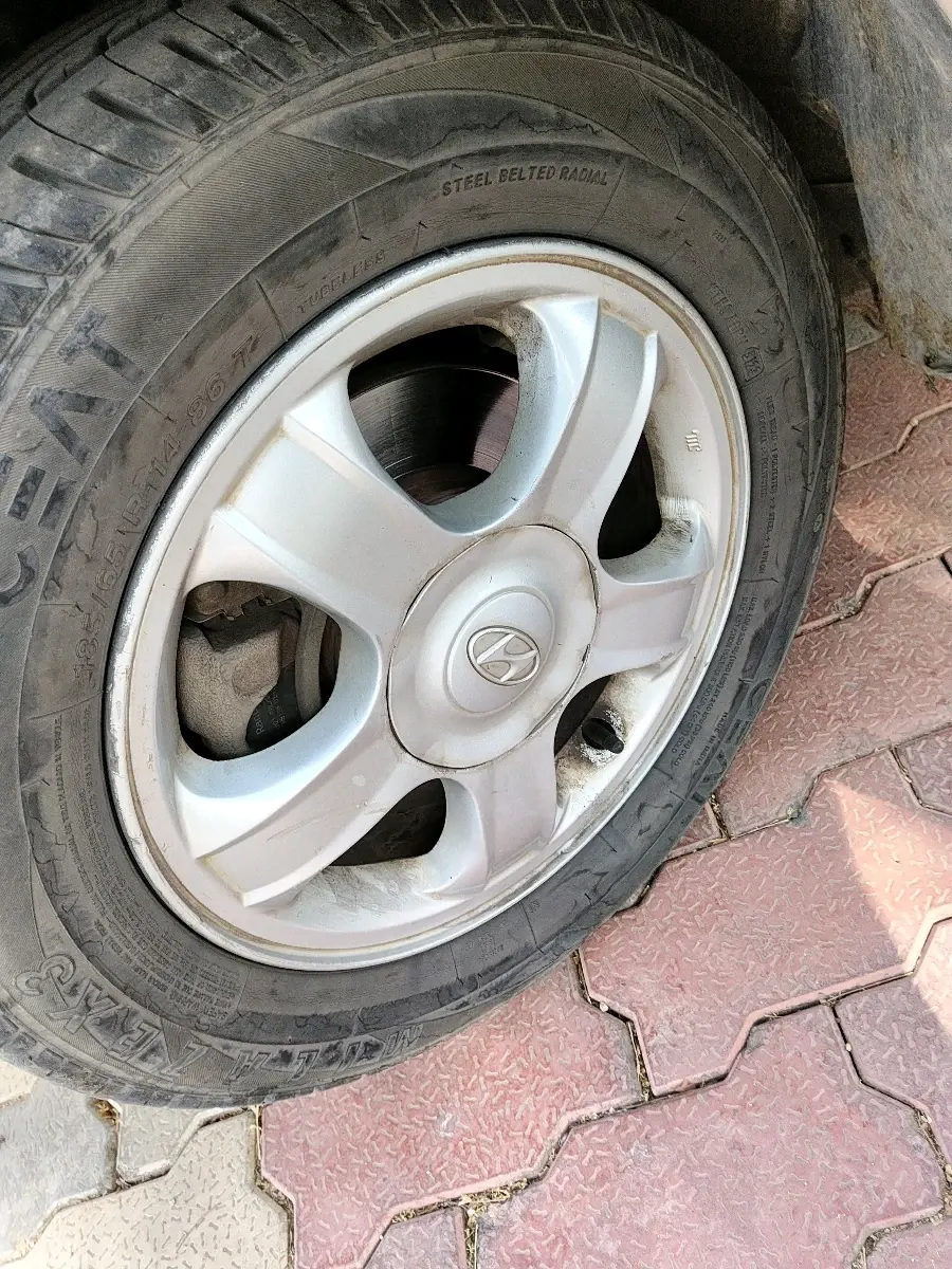 2009 Hyundai Verna  SX 1.6 VTVT, Petrol, Manual, 98,440 km, tyre