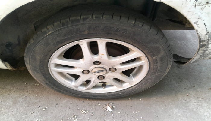 2011 Ford Fiesta Classic LXI 1.4 DIESEL, Diesel, Manual, 1,05,623 km, tyre