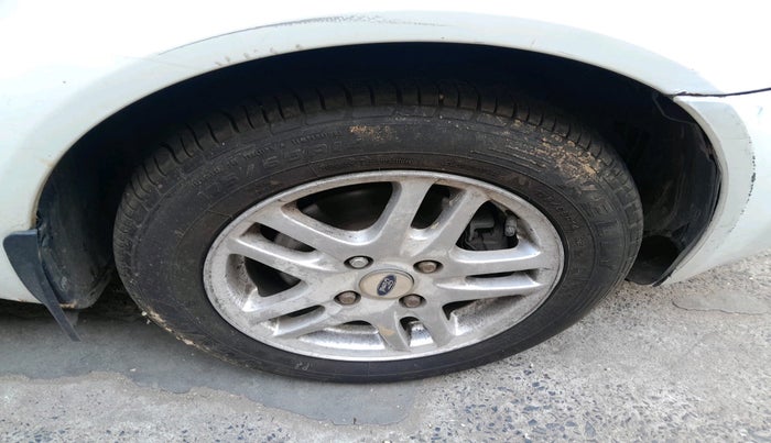 2011 Ford Fiesta Classic LXI 1.4 DIESEL, Diesel, Manual, 1,05,623 km, tyre