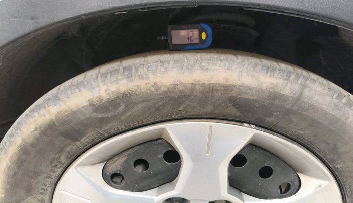 2020 Mahindra XUV300 W6 1.5 Diesel, Diesel, Manual, 1,42,133 km, tyre