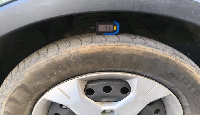 2020 Mahindra XUV300 W6 1.5 Diesel, Diesel, Manual, 1,42,133 km, tyre