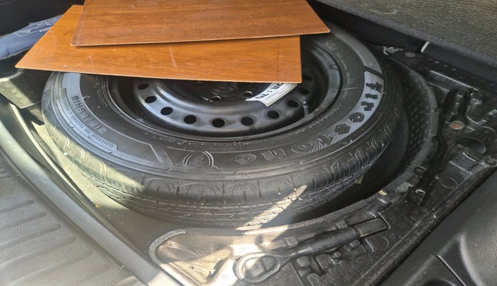 2017 Jeep Compass LIMITED (O) 2.0 DIESEL, Diesel, Manual, 1,38,692 km, tyre