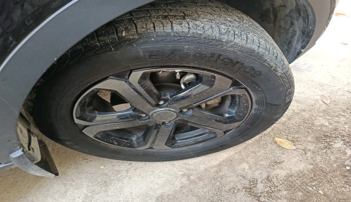 2023 Tata NEXON XZA PLUS LUX SUNROOF RED DARK PETROL, Petrol, Automatic, 43,693 km, tyre