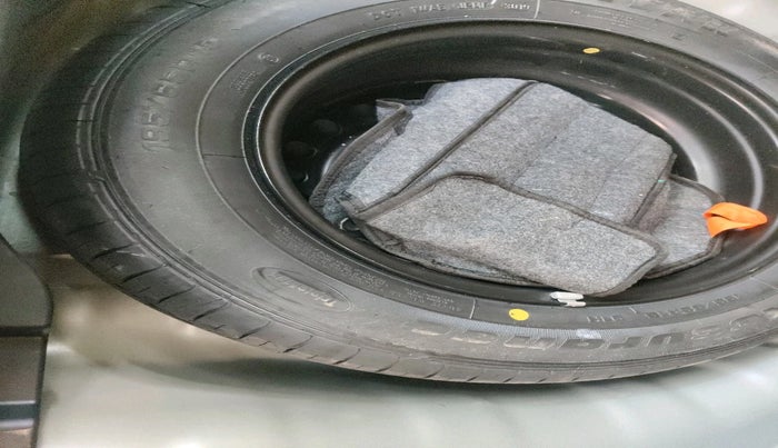 2019 Hyundai VENUE SX PLUS 1.0 TURBO DCT, Petrol, Automatic, 96,194 km, tyre