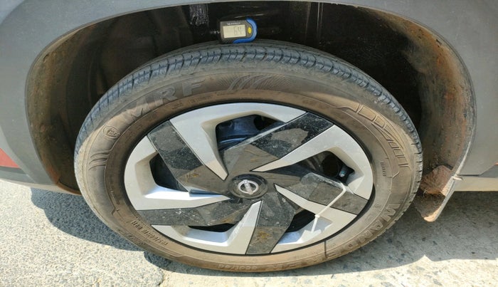 2025 Nissan MAGNITE Acenta B4D 1.0 Petrol AMT, Petrol, Automatic, 4,075 km, tyre