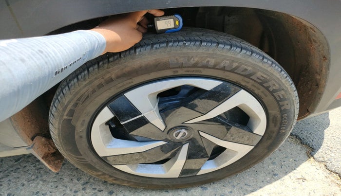 2025 Nissan MAGNITE Acenta B4D 1.0 Petrol AMT, Petrol, Automatic, 4,075 km, tyre