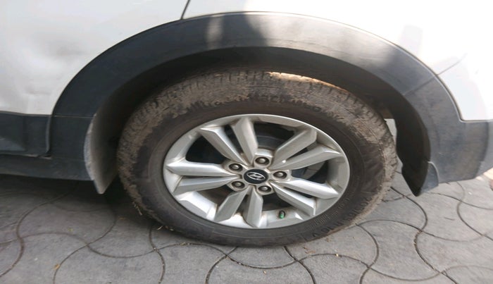 2015 Hyundai Creta SX PLUS 1.6 PETROL, Petrol, Manual, 1,06,032 km, tyre