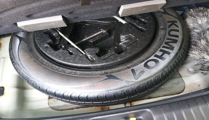 2015 Hyundai Creta SX PLUS 1.6 PETROL, Petrol, Manual, 1,06,032 km, tyre