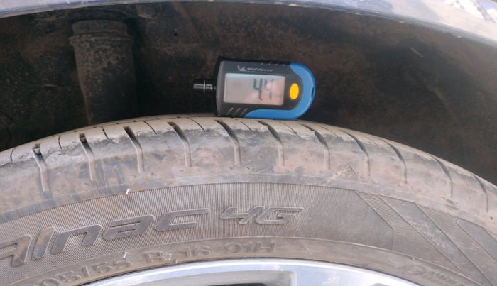 2025 Hyundai Verna SX 1.5 l MPI, Petrol, Manual, 8,587 km, tyre