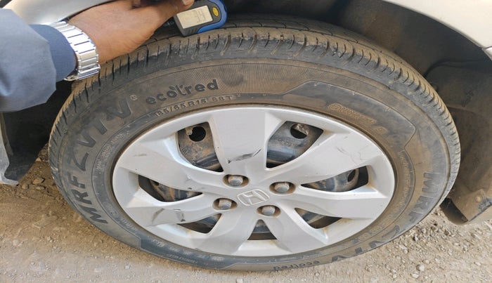 2015 Honda Mobilio 1.5L I-VTEC S, Petrol, Manual, 1,08,822 km, tyre