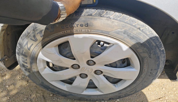 2015 Honda Mobilio 1.5L I-VTEC S, Petrol, Manual, 1,08,822 km, tyre