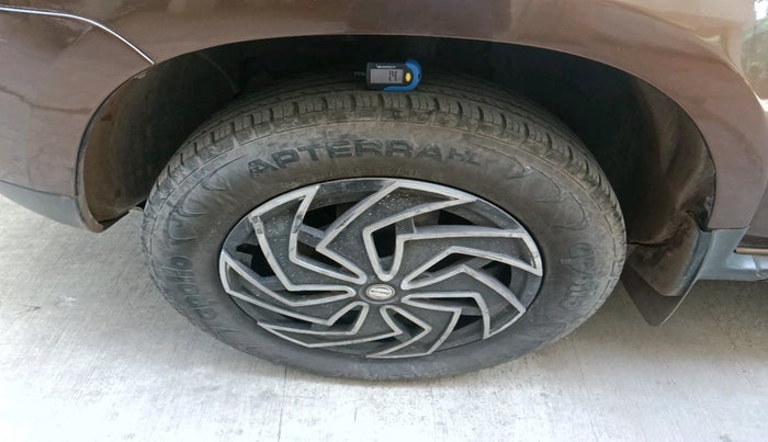 2016 Renault Duster RXL PETROL, Petrol, Manual, 33,402 km, tyre