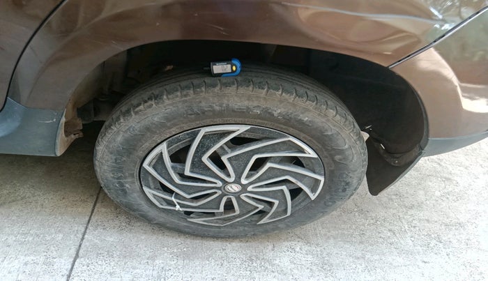 2016 Renault Duster RXL PETROL, Petrol, Manual, 33,402 km, tyre