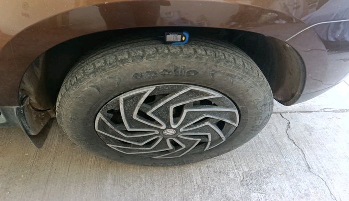 2016 Renault Duster RXL PETROL, Petrol, Manual, 33,402 km, tyre