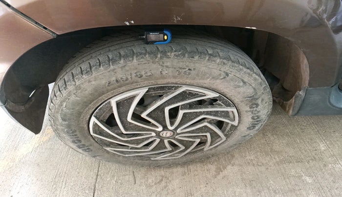 2016 Renault Duster RXL PETROL, Petrol, Manual, 33,402 km, tyre