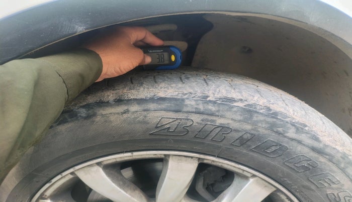 2016 Mahindra XUV500 W10 1.99, Diesel, Manual, 1,47,848 km, tyre