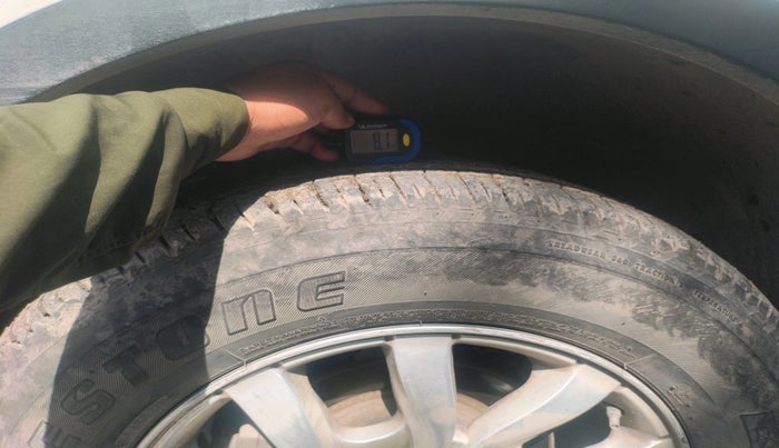 2016 Mahindra XUV500 W10 1.99, Diesel, Manual, 1,47,848 km, tyre