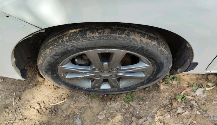 2013 Maruti Wagon R Stingray VXI, CNG, Manual, 82,119 km, tyre