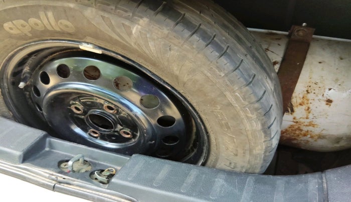 2013 Maruti Wagon R Stingray VXI, CNG, Manual, 82,119 km, tyre