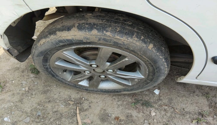 2013 Maruti Wagon R Stingray VXI, CNG, Manual, 82,119 km, tyre