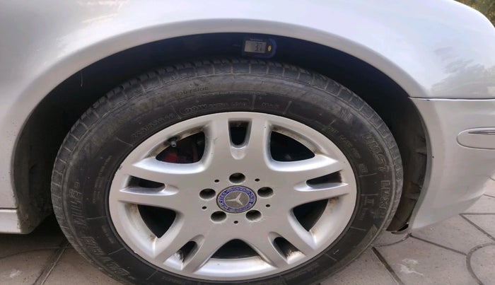 2008 Mercedes Benz E Class 220 CDI AT, Diesel, Automatic, 70,776 km, tyre